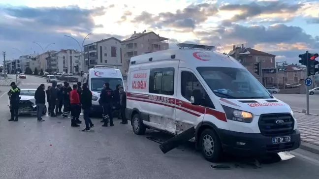 Karaman'da Ambulans ile Otomobil Çarpıştı: 3 Yaralı