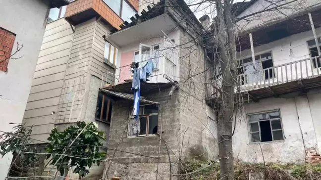 Artvin'de Balkon Çökmesi Sonucu Bir Kadın Yaralandı
