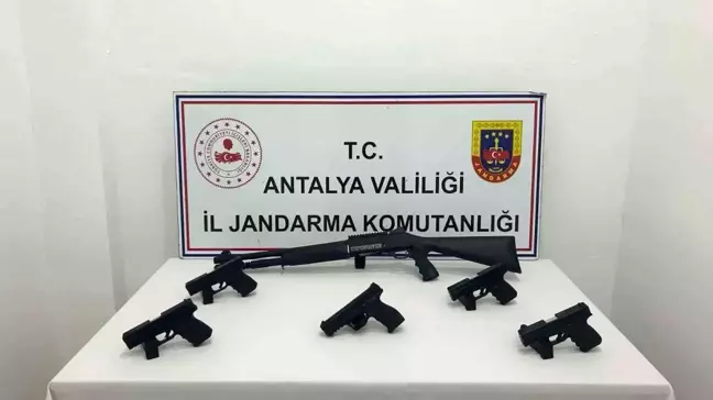 Antalya'da Yasa Dışı Silah Operasyonu: 5 Tabanca ve 1 Pompalı Tüfek Ele Ge geçti