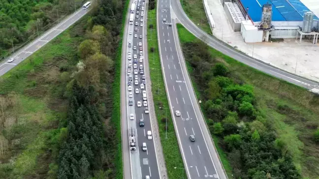 Bayram Tatili Dönüşünde Düzce Otoyolunda Yoğunluk