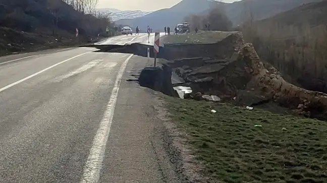 Gümüşhane-Erzincan Karayolu Heyelan Nedeniyle Kapandı