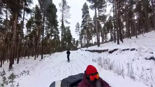Sarıkamış'ta Gençlerin ATV ile Snowboard Keyfi