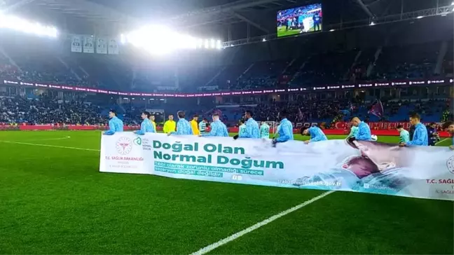 Futbol Maçında 'Doğal Olan Normal Doğum' Pankartı Tartışmalara Neden Oldu
