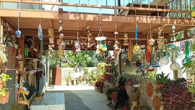 Emekli Öğretmenin Bahçesinde Sanat Dolu Bir Dünya