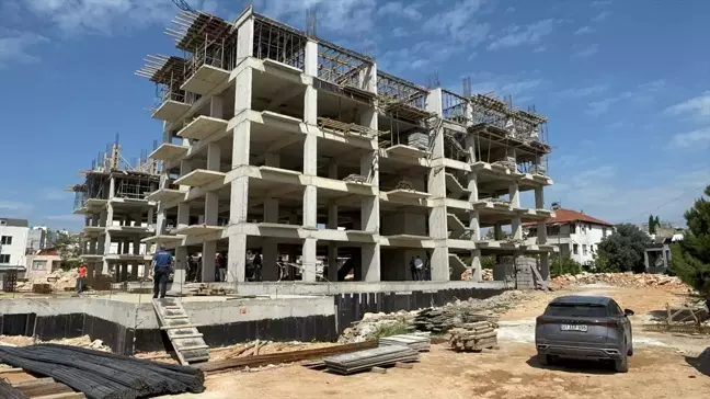 Antalya'da İnşaatta Düşen İşçi Hayatını Kaybetti