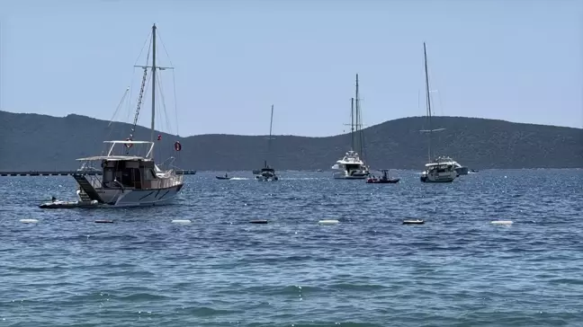 Antalya ve Muğla'da Güneşli Havada Yoğun Plaj Kalabalığı
