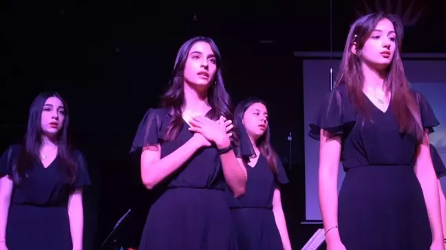Ayvalık'ta Öğrenci Korosundan Etkileyici Konser