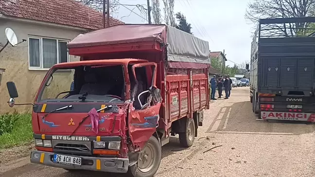 Bilecik'te Kamyon ile Kamyonetin Çarpışması: 1 Yaralı