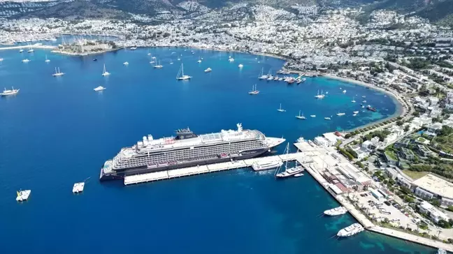 Bodrum'a Lüks Kruvaziyer ile 590 Yolcu Geldi