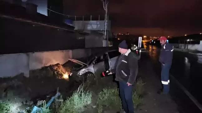 Çorum'da Su Kanalına Düşen Otomobilin Sürücüsü Yaralandı