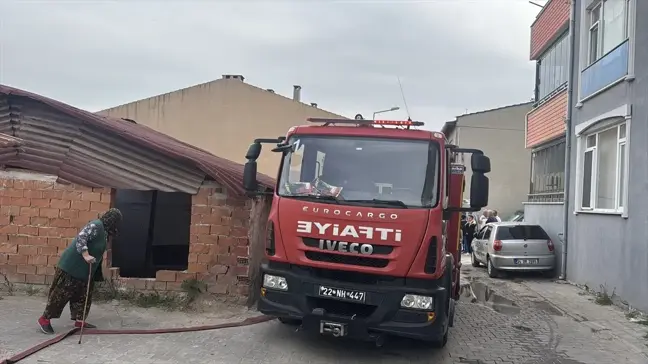 Edirne'de Metruk Binada Yangın Çıktı