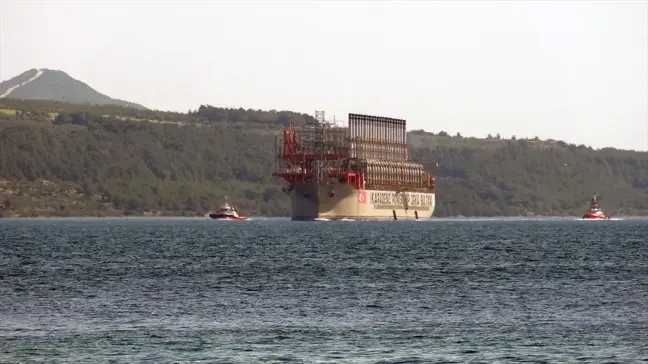 Elektrik Enerjisi Üreten KPS Orka Sultan Gemisi Çanakkale Boğazı'ndan Geçiş Yaptı