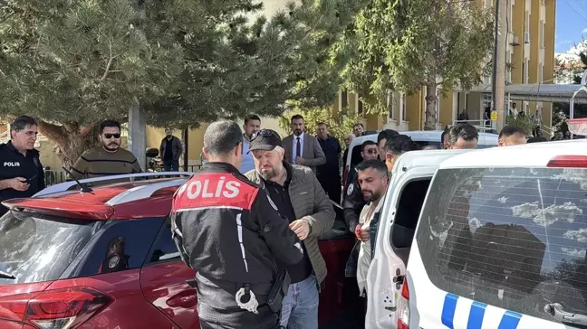 Erzincan'da Sağlık Müdürlüğüne Kurusıkı Tabancayla Giren Kişi Gözaltına Alındı