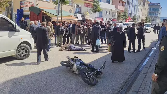 Eflani'de Motosikletin Çarptığı Yaya ve Sürücü Yaralandı