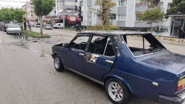 Mudanya'da Yangın Çıkan Otomobil Kullanılamaz Hale Geldi