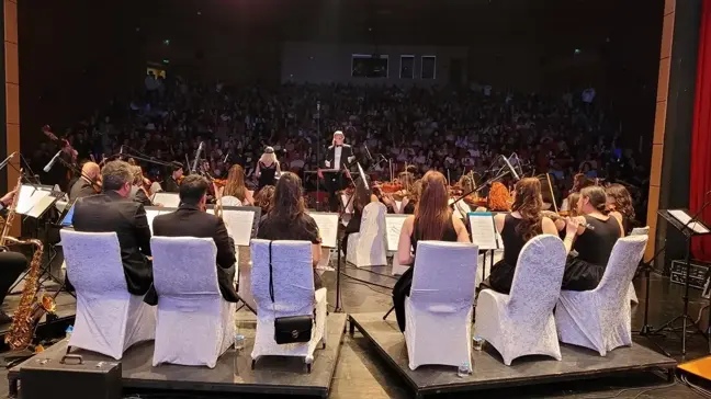 Samsun Büyükşehir Belediyesi Kent Orkestrası Tanıtım Konseri Düzenledi