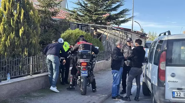 Sivas'ta Motosikletli Polis Ekibi Kaza Geçirdi, İki Polis Yaralandı