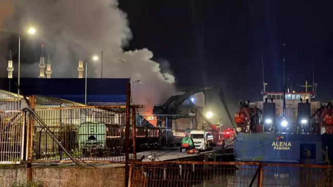 Zonguldak'ta Kömür Deposu Yangını Kontrol Altına Alındı