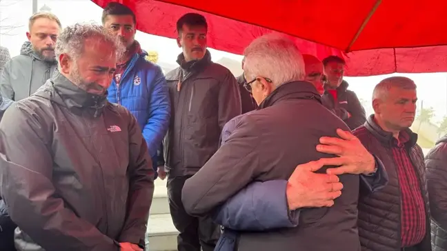 Bakan Uraloğlu, Trabzon'da Akrabasının Cenaze Törenine Katıldı