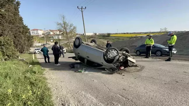 Tekirdağ'da Otomobil Ağaca Çarparak Takla Attı, Sürücü Hastaneye Kaldırıldı