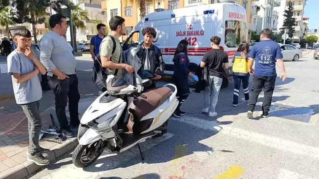 Antalya'da Motosiklet ve Otomobil Çarpıştı: Bir Yaralı