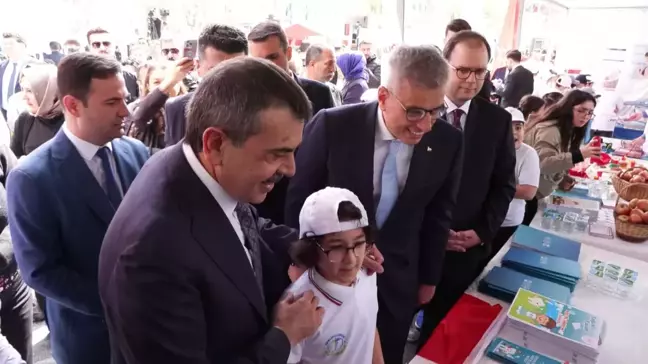 Sağlık Bakanlığı ve Milli Eğitim Bakanlığı arasında 'Sağlıklı Çocuk Sağlıklı Gelecek' işbirliği protokolü imzalandı