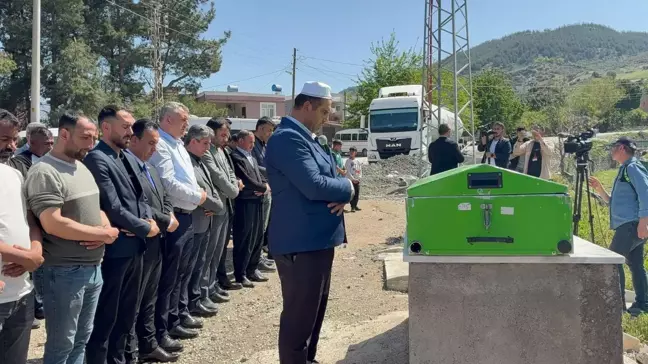 7 Yaşındaki Cumali Timi'nin Cenazesi Toprağa Verildi