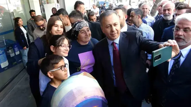 İçişleri Bakanı Ali Yerlikaya Adıyaman'da Esnafla Buluştu
