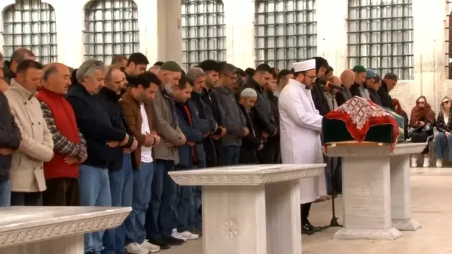 Fatih'te Oyuncu Tarafından Öldürülen Elif Kırav, Son Yolculuğuna Uğurlandı