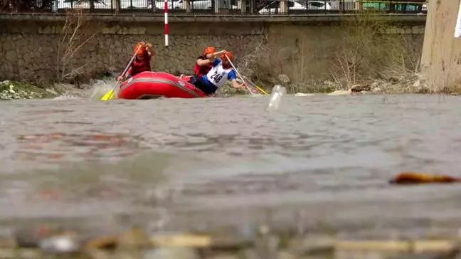 Bayburt'ta Üniversiteler Arası Rafting Şampiyonası Renkli Görüntülere Sahne Oldu