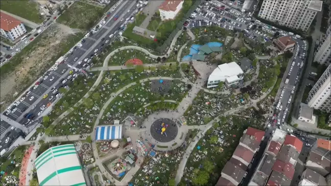 İstanbul'da Deprem Sonrası Parklara Akın