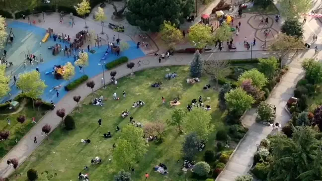 İstanbul'da Deprem Panik Yarattı, Vatandaşlar Parklara Akın Etti