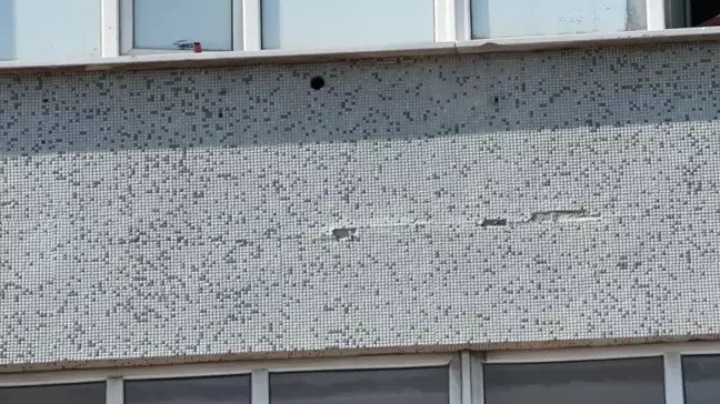 İstanbul'da 6.2 Büyüklüğündeki Deprem, Küçükçekmece'deki İş Hanında Hasara Yol Açtı