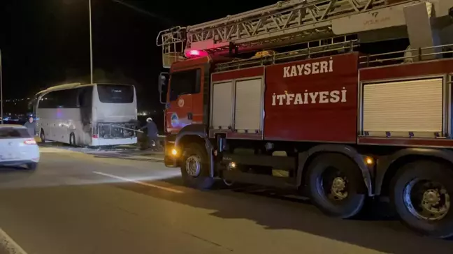 Kayseri'de Turist Taşıyan Otobüste Yangın Çıktı