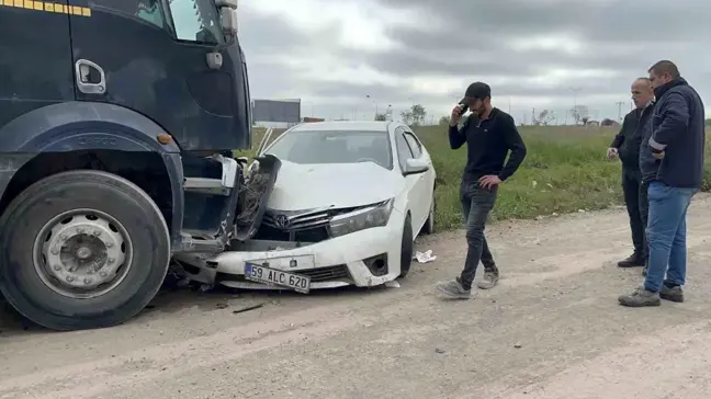 Tekirdağ'da Mıcırlı Yolda Kaza: Sürücü Yaralandı