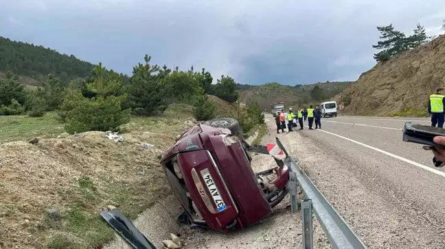 Kastamonu'da Otomobil Şarampole Devrildi: 3 Yaralı