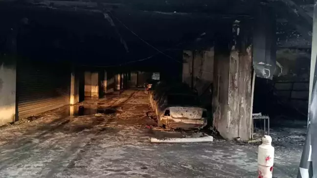 Sancaktepe'de Oto Galeride Gece Yangın: 7 Araç Yandı