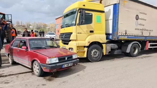 Erzurum'da Tırın Sürüklediği Otomobilde Üç Yaralı