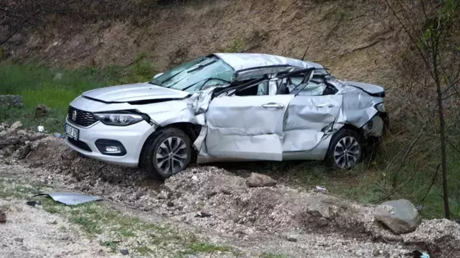 Burdur-Isparta Yolunda Tır ve Otomobil Çarpıştı: 4 Yaralı
