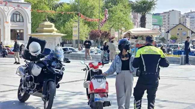Bandırma'da trafiğe kapalı alanlarda motosiklet sorunu büyüyor
