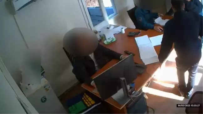 İzmir'de Gümrük Çalışanlarına Rüşvet Operasyonu: 12 Tutuklama