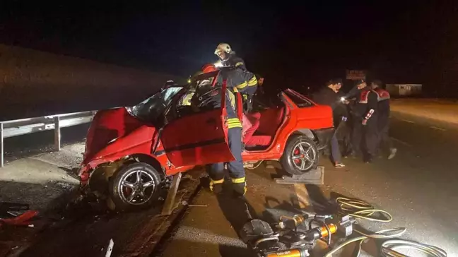 Kocaeli'de Trafik Kazası: İki Arkadaş Hayatını Kaybetti