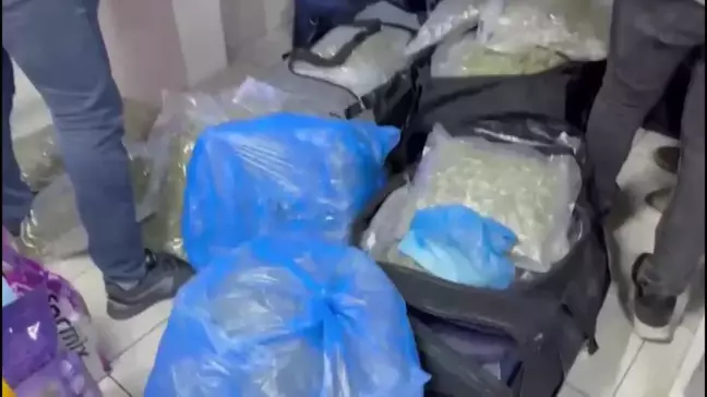 Kartal'da Uyuşturucu Ticareti Yapan 'Petshop'a Operasyon