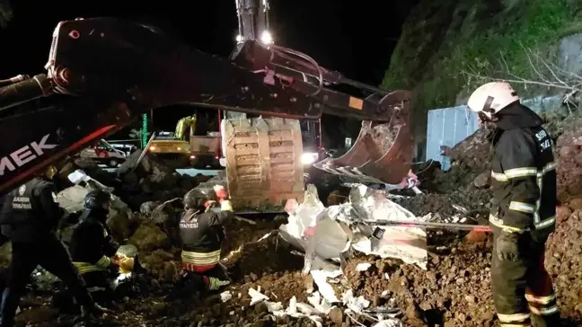 Samsun'da Heyelan: Akaryakıt İstasyonuna Kaya Düşmesi