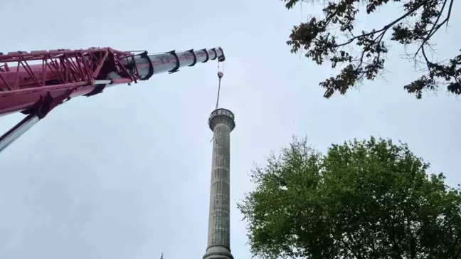 Beylikdüzü'nde Deprem Sonrası Cami Minaresinin Yıkımına Başlandı