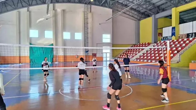 Muş'ta Voleybol Antrenmanlarına Yoğun İlgi