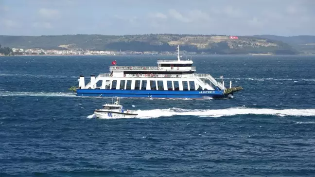 Çanakkale'de Poyraz Fırtınası Feribot Seferlerini İptal Etti