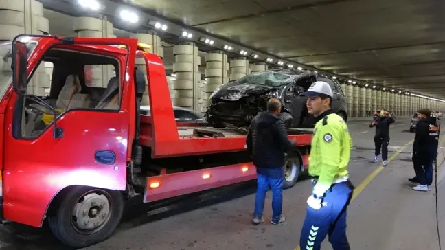 İzmir'de Trafik Kazası: Sürücü Yaralandı