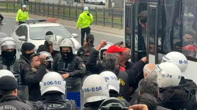1 Mayıs Emek ve Dayanışma Günü'nde Taksim'e Yürüyüşe Polis Müdahalesi