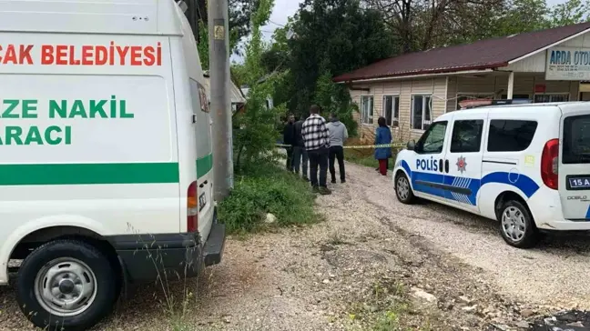 Burdur'da Alzaymır Hastası Kadın Yol Kenarında Ölü Bulundu